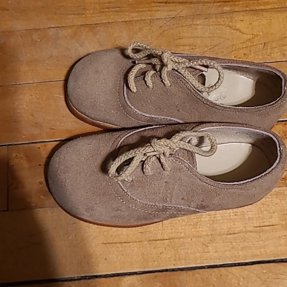 Stride Rite Size 5 Oxford Loafer.